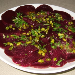 Carpaccio de betterave crapaudine aux pistaches