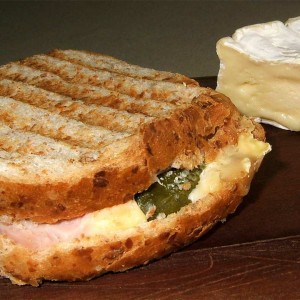 Croque camembert jambon