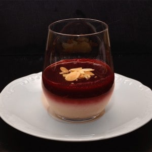 Panna cotta cerises-amandes