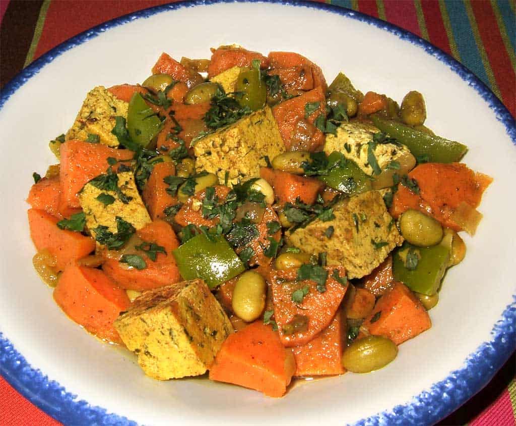 Poêlée de tofu, patate douce et légumes aux épices