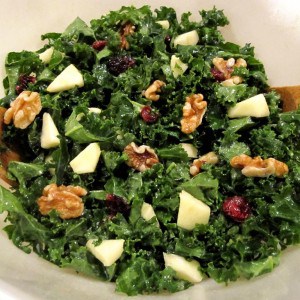 Salade de chou kale fruitée