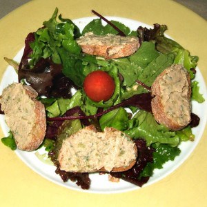 Salade aux toasts de sardinade