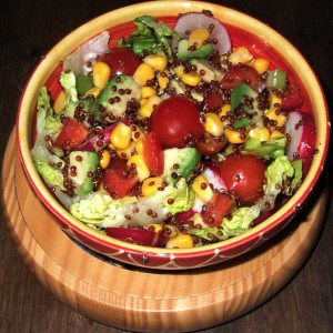 Salade au quinoa rouge