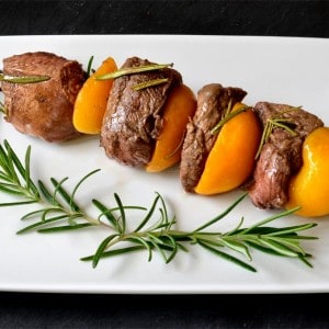 Brochettes de canard aux abricots