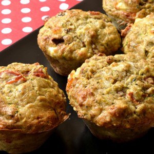 Muffins courgettes, feta et tomates