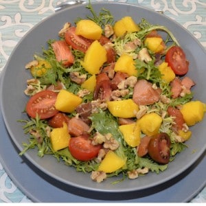 Salade de mangue et saumon fumé