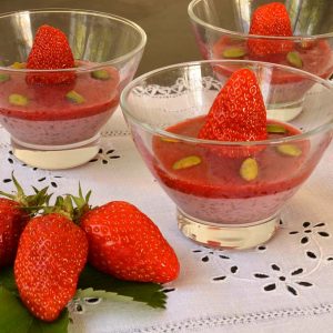 Pudding ou crème végan aux fraises et graines de chia