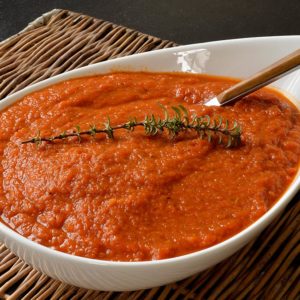 Sauce tomate riche en légumes