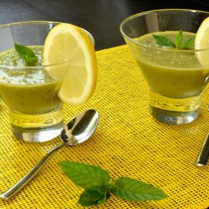 Soupe froide au concombre, avocat et menthe