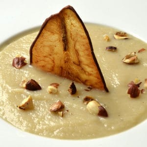 Velouté de panais, poires et noisettes